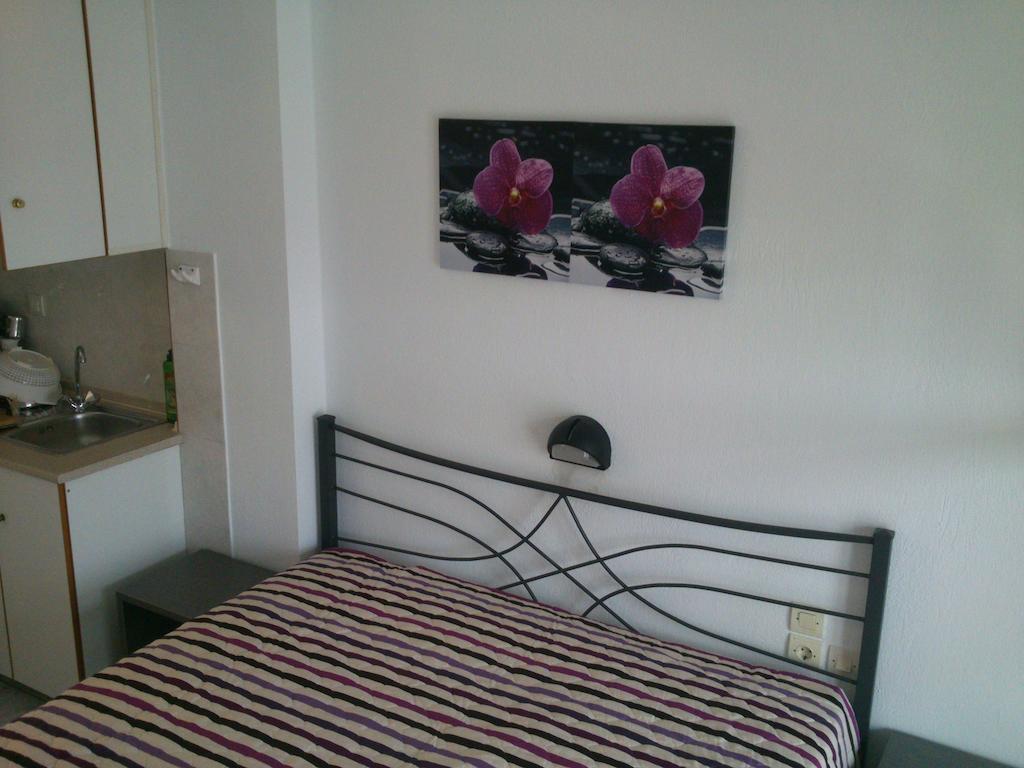 Vicky Rooms Nea Moudania Chambre photo